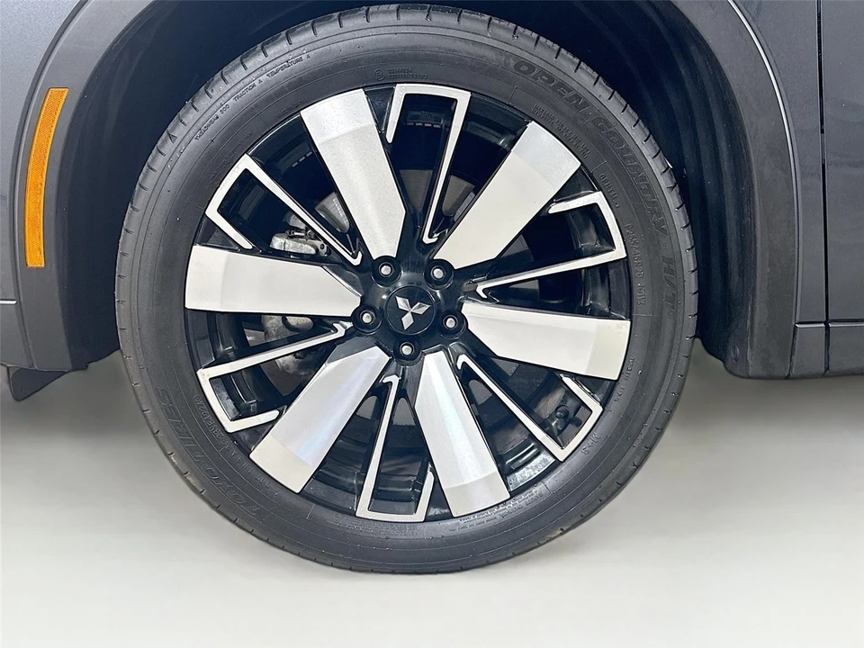 2025 Mitsubishi Outlander - Image 6 of 21