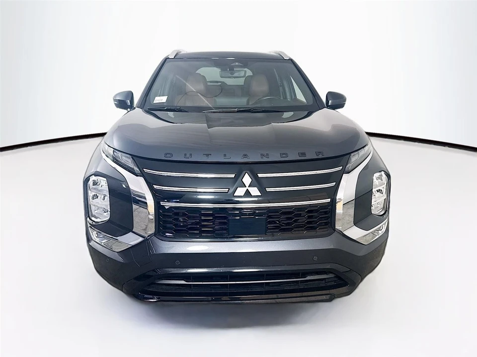 2025 Mitsubishi Outlander - Image 2 of 21