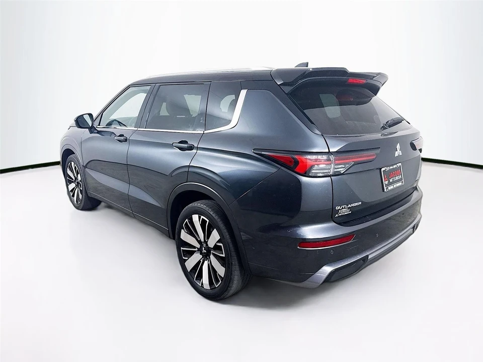 2025 Mitsubishi Outlander - Image 5 of 14