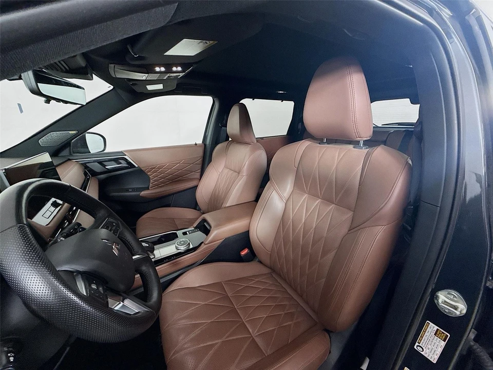 2025 Mitsubishi Outlander - Image 13 of 14