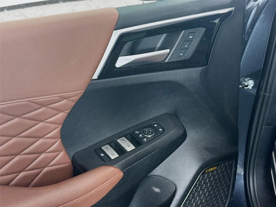 2025 Mitsubishi Outlander - Image 12 of 14