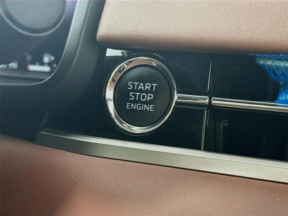 2025 Mitsubishi Outlander - Image 17 of 21