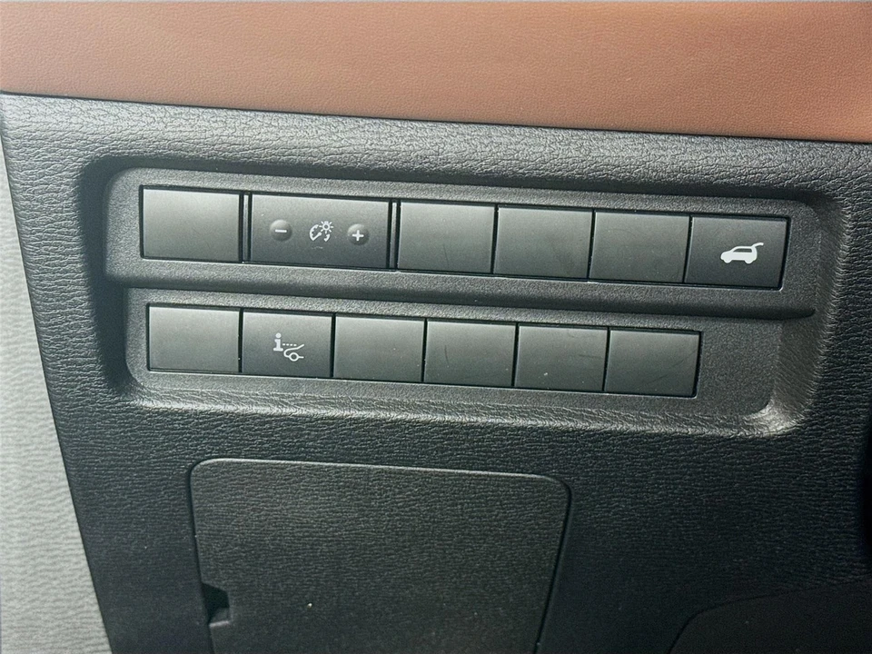 2025 Mitsubishi Outlander - Image 10 of 21