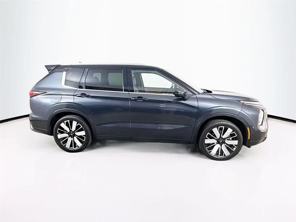 2025 Mitsubishi Outlander - Image 4 of 21