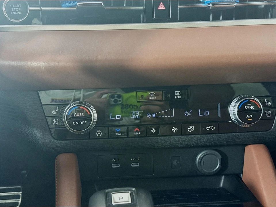 2025 Mitsubishi Outlander - Image 18 of 21