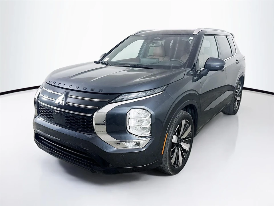 2025 Mitsubishi Outlander - Image 3 of 14