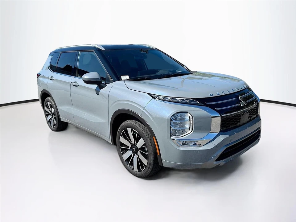 2025 Mitsubishi Outlander - Image 2 of 21