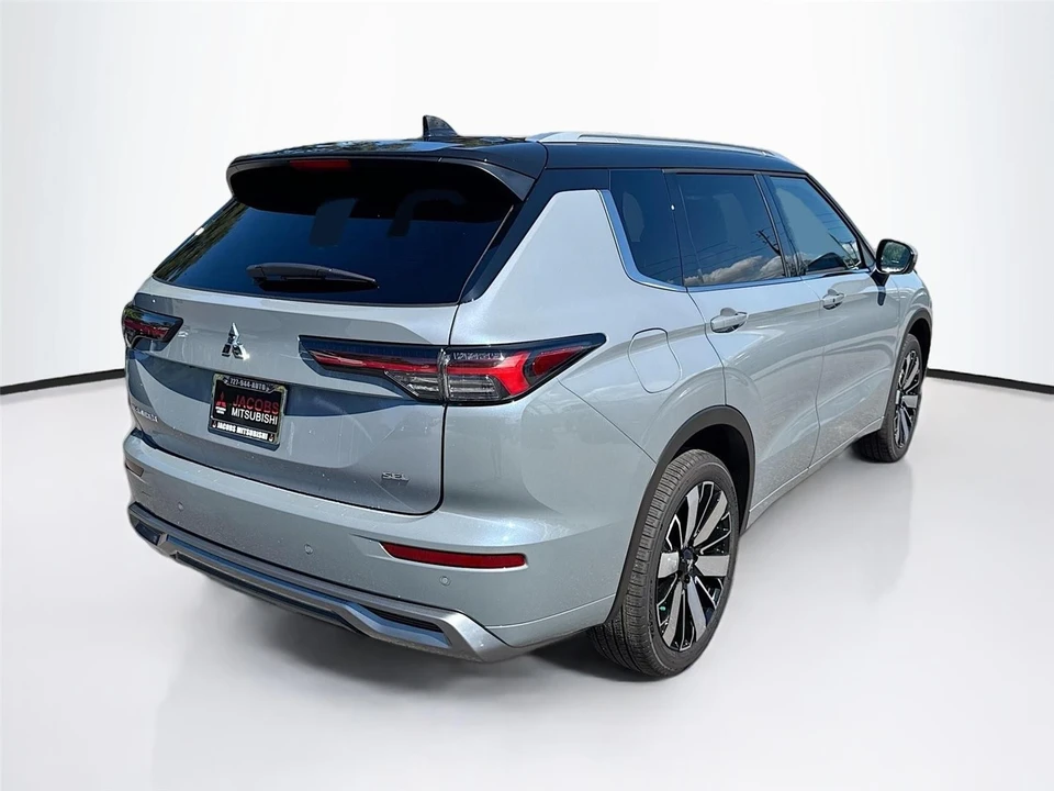 2025 Mitsubishi Outlander - Image 7 of 21
