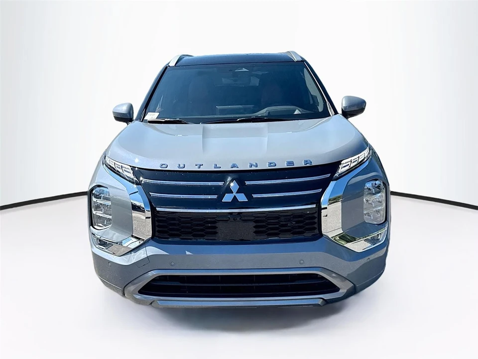 2025 Mitsubishi Outlander - Image 2 of 21