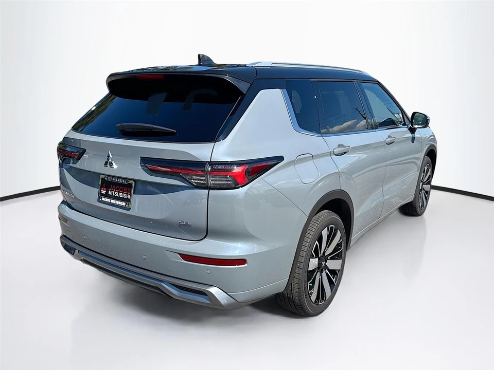 2025 Mitsubishi Outlander - Image 7 of 21