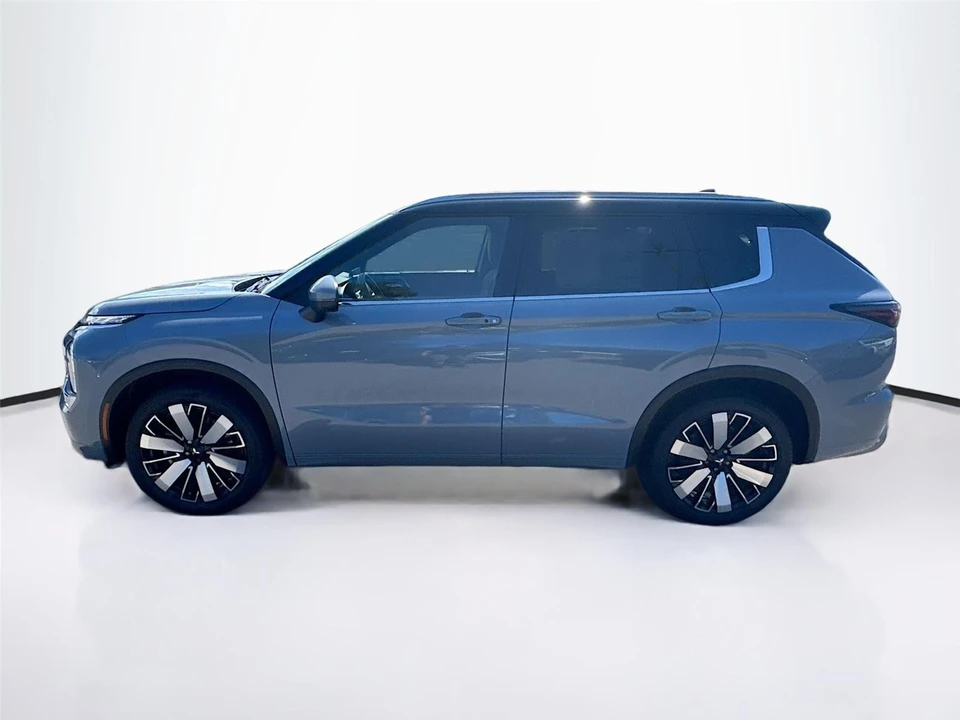 2025 Mitsubishi Outlander - Image 4 of 21