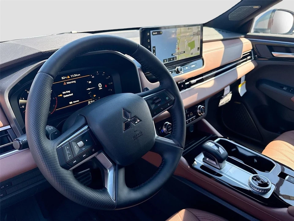 2025 Mitsubishi Outlander - Image 9 of 21