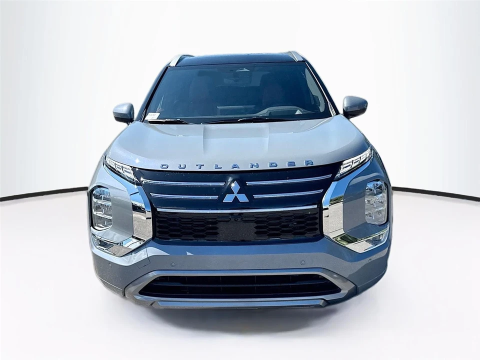 2025 Mitsubishi Outlander - Image 3 of 21