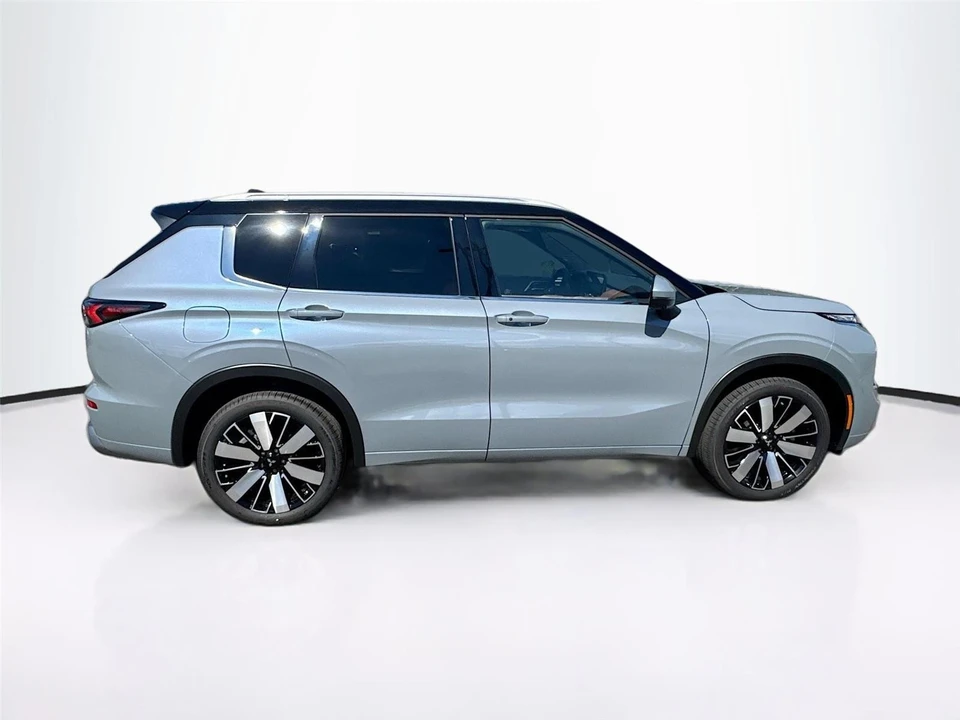 2025 Mitsubishi Outlander - Image 8 of 21