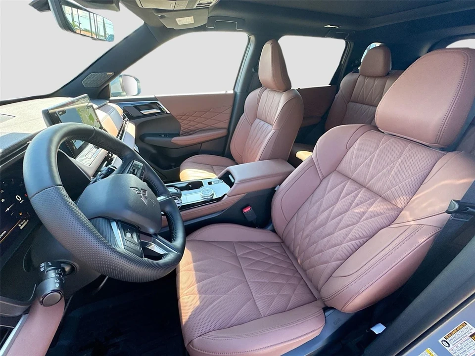 2025 Mitsubishi Outlander - Image 21 of 21