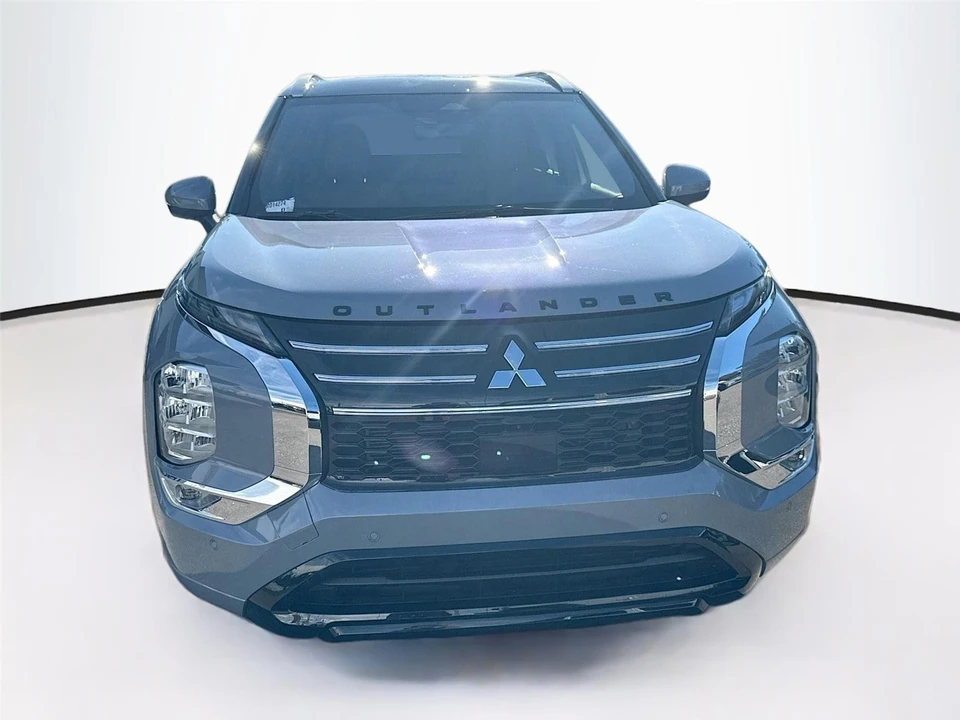 2025 Mitsubishi Outlander - Image 3 of 21