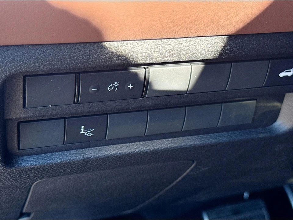 2025 Mitsubishi Outlander - Image 10 of 21