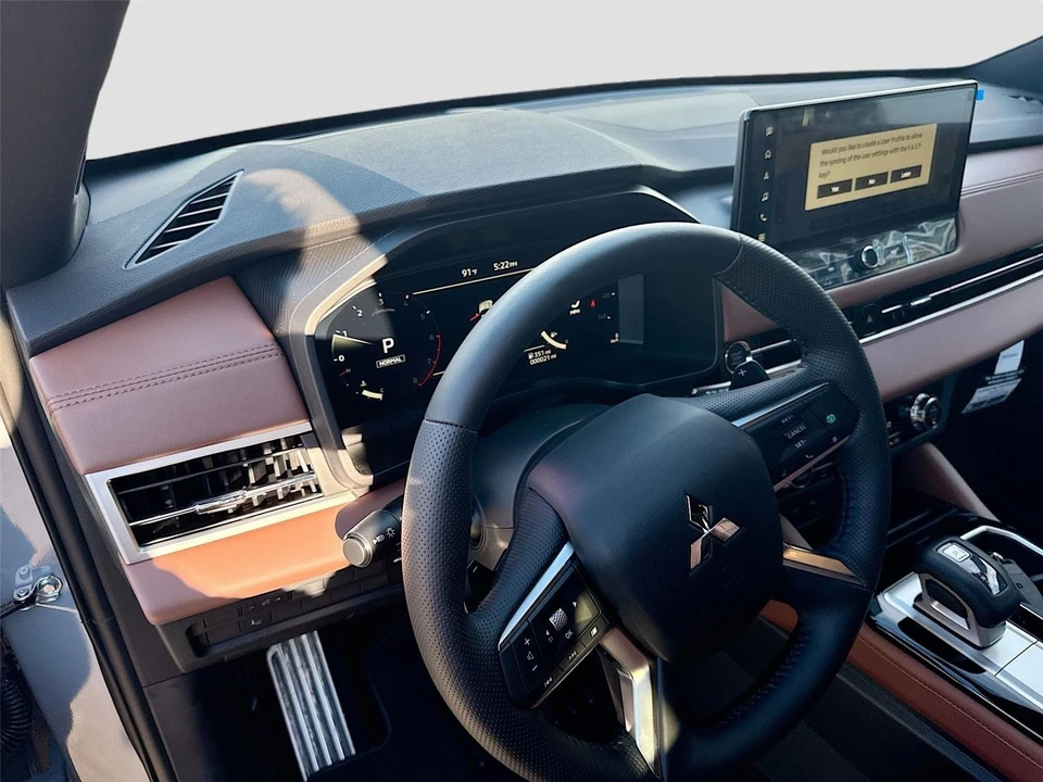 2025 Mitsubishi Outlander - Image 9 of 21