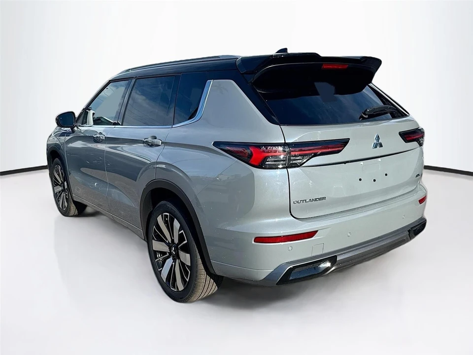 2025 Mitsubishi Outlander - Image 5 of 21