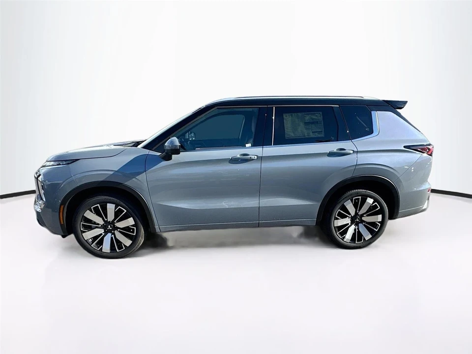 2025 Mitsubishi Outlander - Image 4 of 21