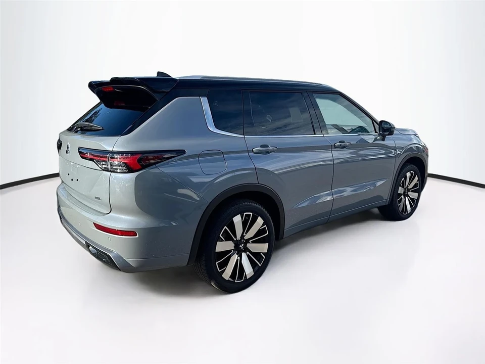 2025 Mitsubishi Outlander - Image 7 of 21