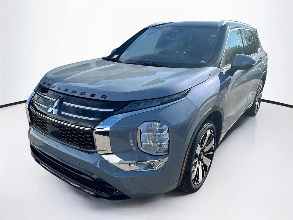 2025 Mitsubishi Outlander - Image 3 of 21