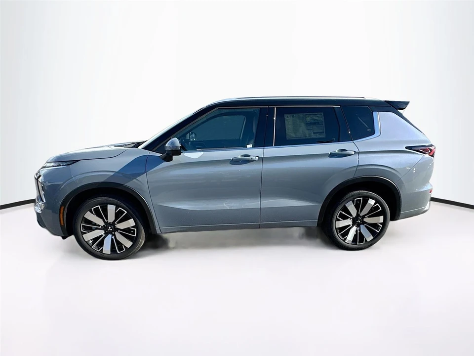 2025 Mitsubishi Outlander - Image 4 of 21