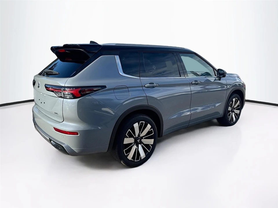 2025 Mitsubishi Outlander - Image 7 of 21