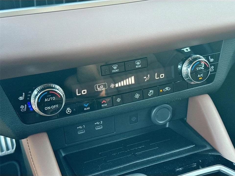 2025 Mitsubishi Outlander - Image 16 of 21