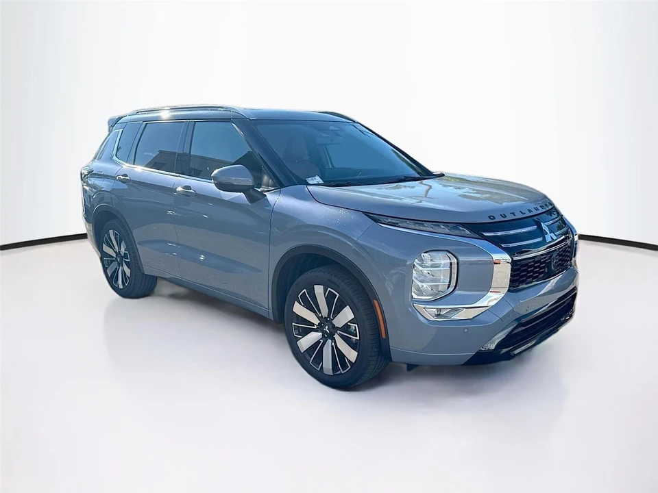 2025 Mitsubishi Outlander - Image 2 of 21