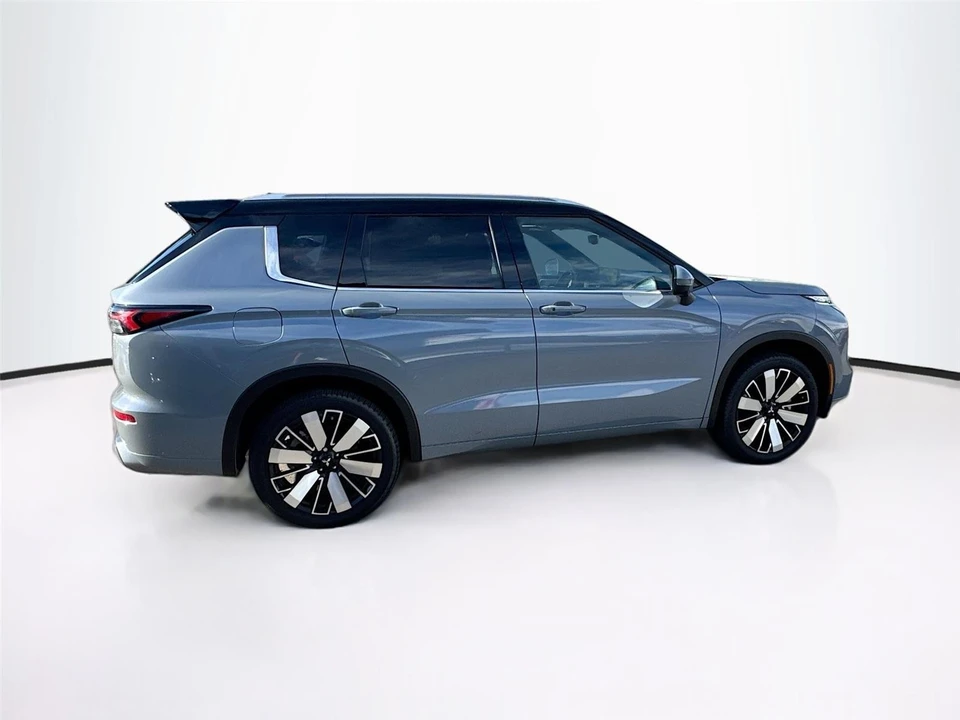 2025 Mitsubishi Outlander - Image 8 of 21