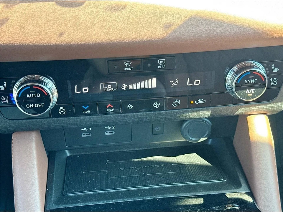 2025 Mitsubishi Outlander - Image 16 of 21