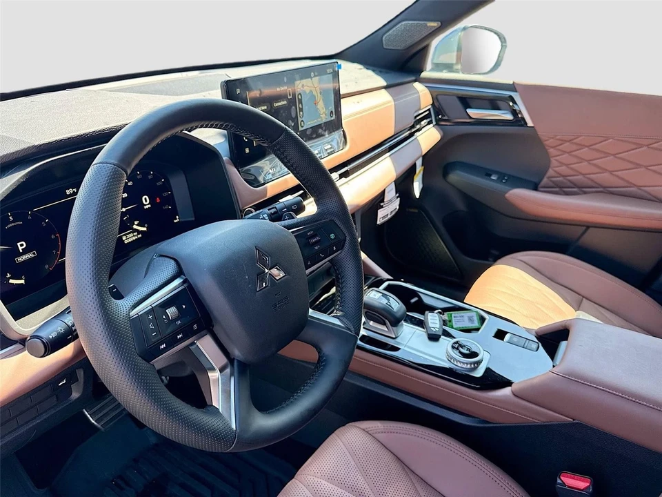 2025 Mitsubishi Outlander - Image 9 of 21