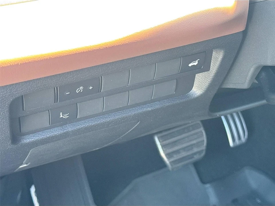 2025 Mitsubishi Outlander - Image 10 of 21