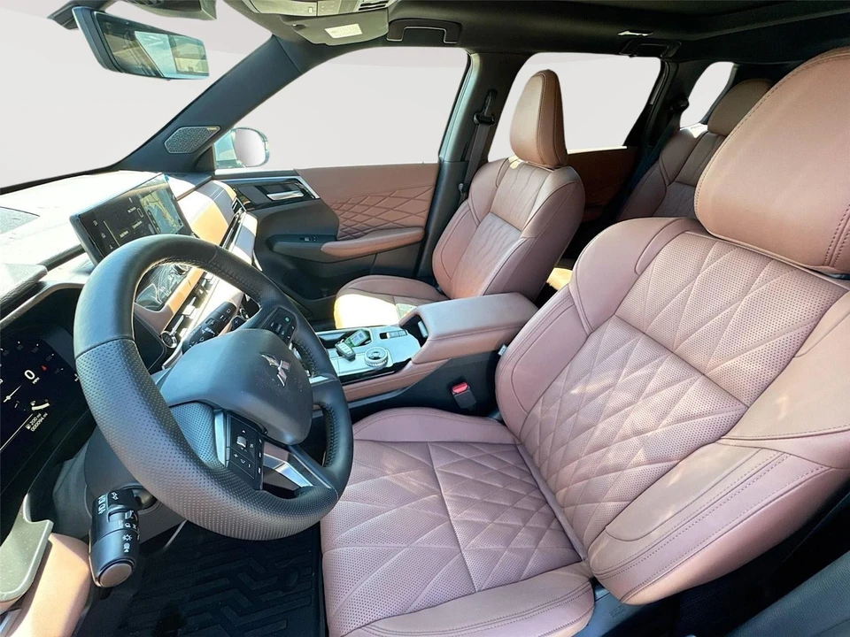 2025 Mitsubishi Outlander - Image 21 of 21