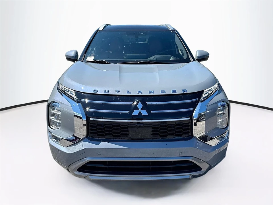 2025 Mitsubishi Outlander - Image 2 of 21