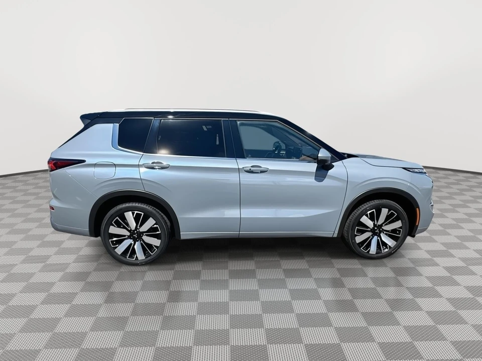 2025 Mitsubishi Outlander - Image 8 of 21