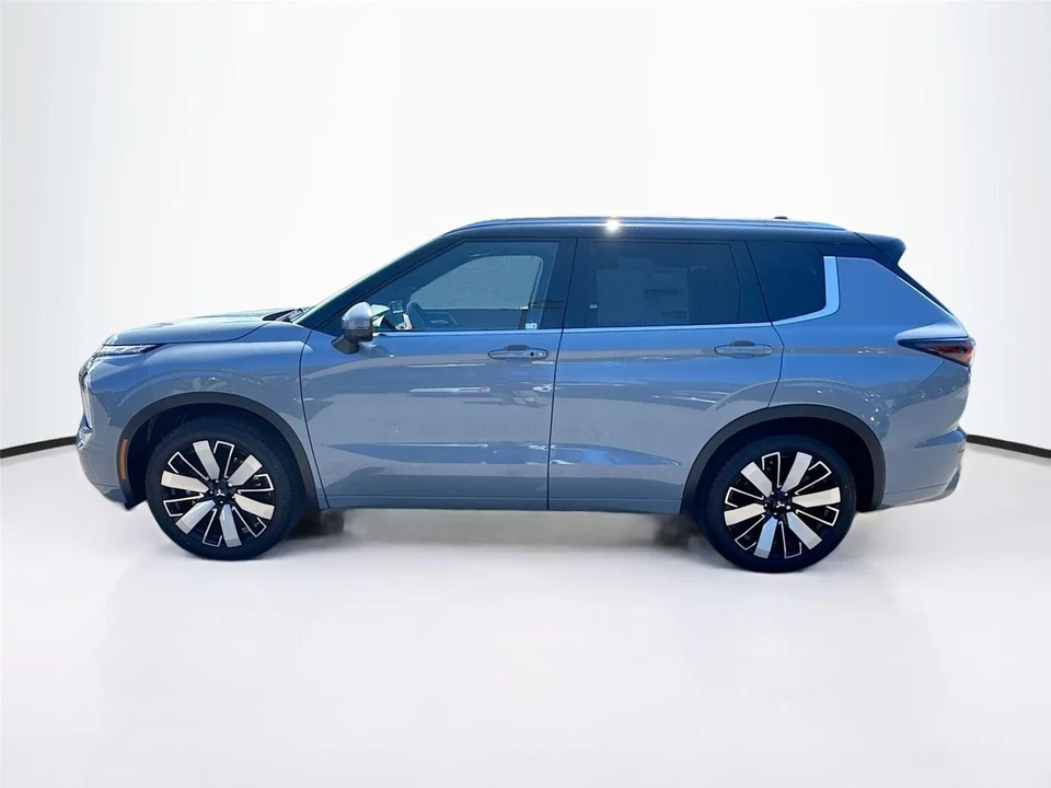 2025 Mitsubishi Outlander - Image 4 of 21