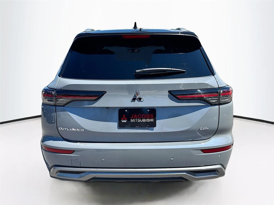 2025 Mitsubishi Outlander - Image 6 of 21