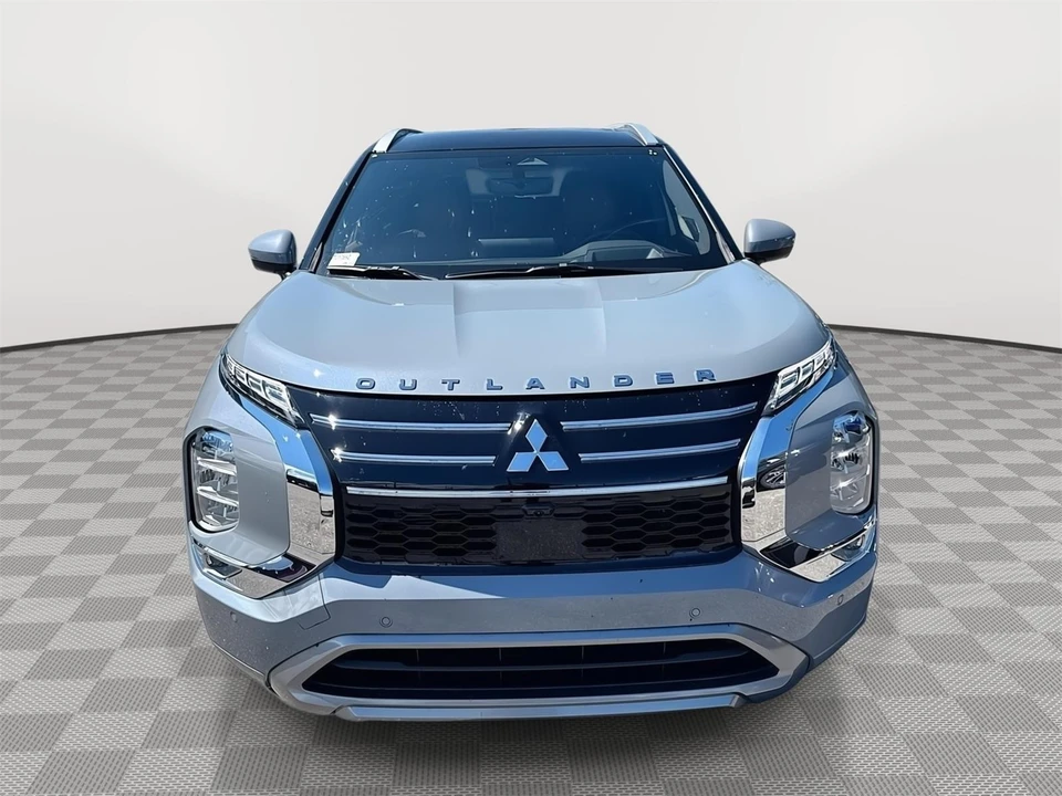 2025 Mitsubishi Outlander - Image 2 of 21