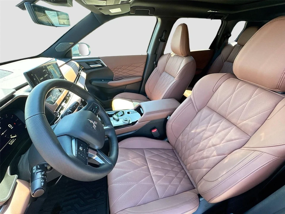 2025 Mitsubishi Outlander - Image 21 of 21