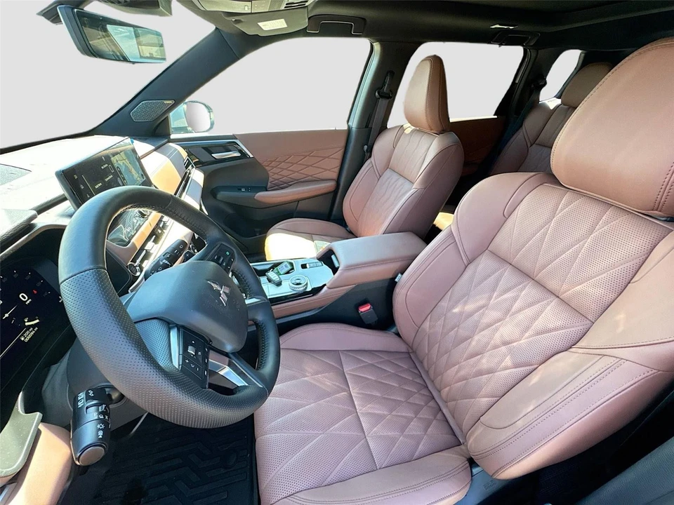 2025 Mitsubishi Outlander - Image 21 of 21