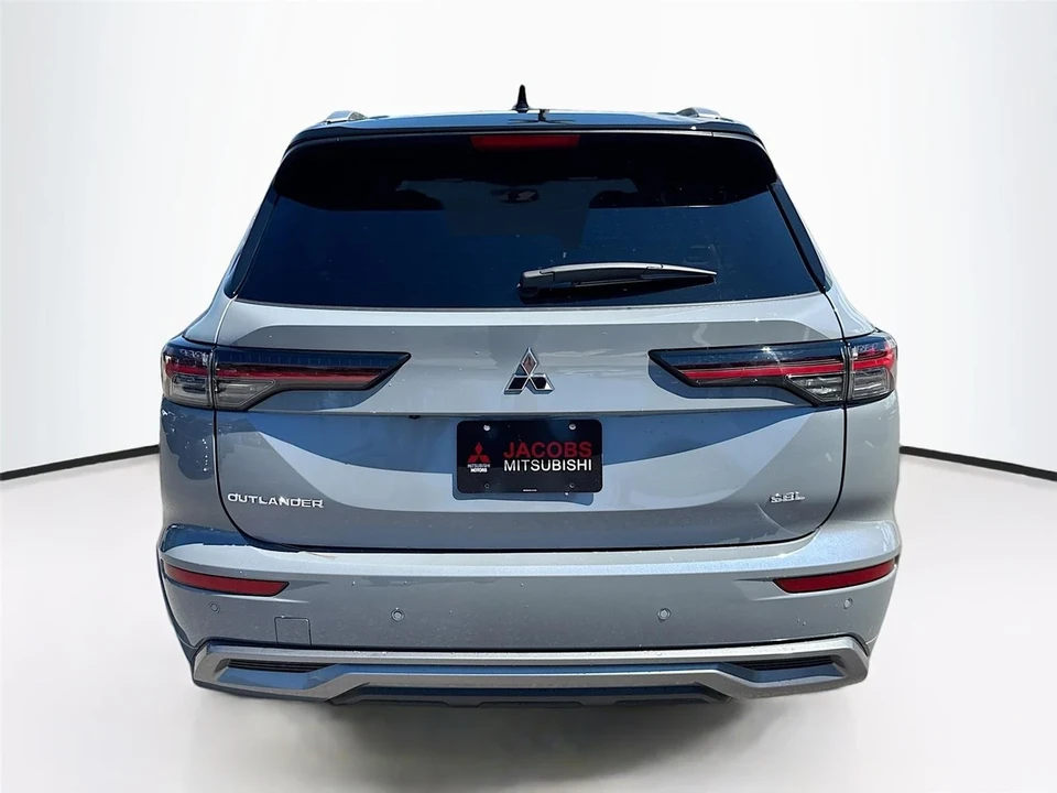 2025 Mitsubishi Outlander - Image 6 of 21