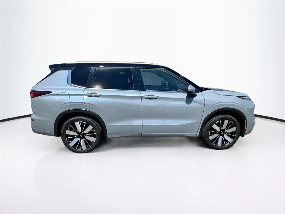 2025 Mitsubishi Outlander - Image 8 of 21