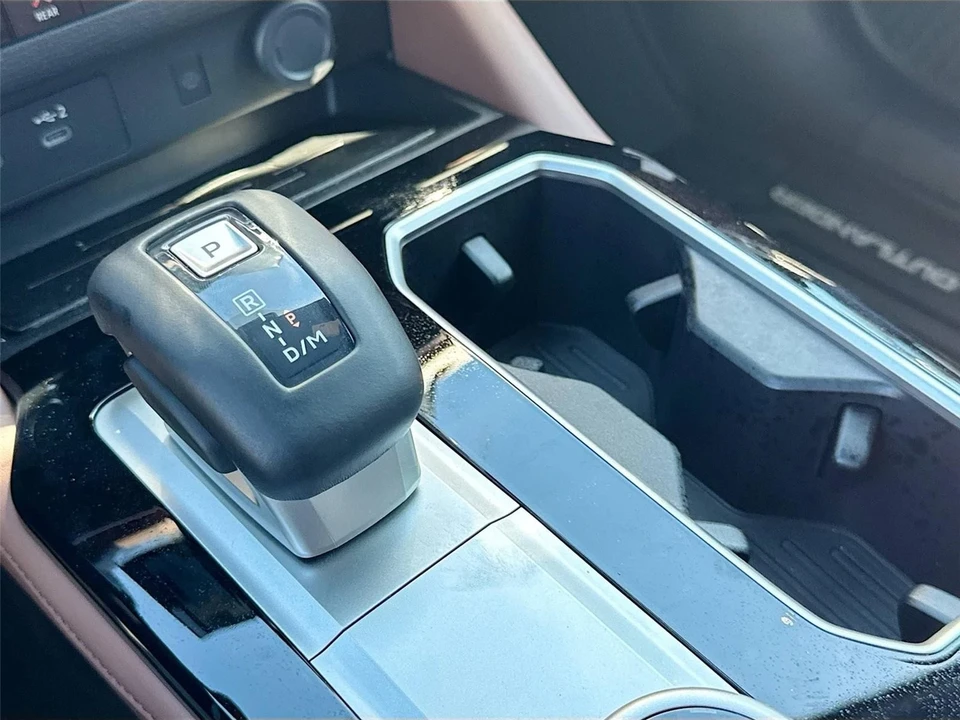 2025 Mitsubishi Outlander - Image 17 of 21