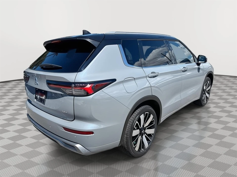 2025 Mitsubishi Outlander - Image 7 of 21