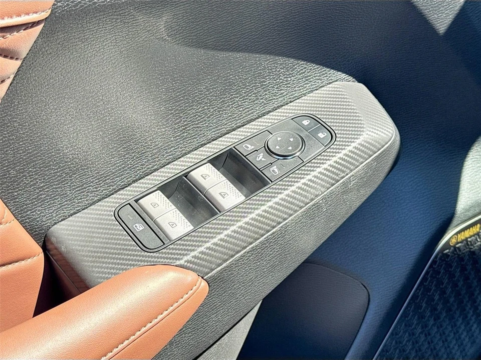 2025 Mitsubishi Outlander - Image 18 of 21
