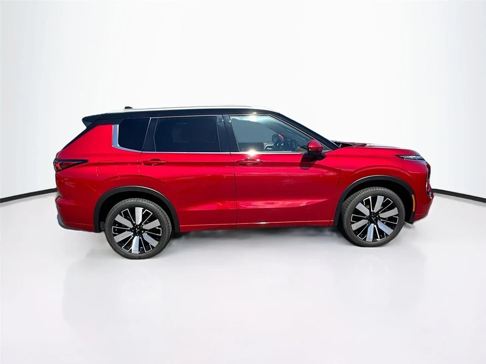 2025 Mitsubishi Outlander - Image 8 of 21