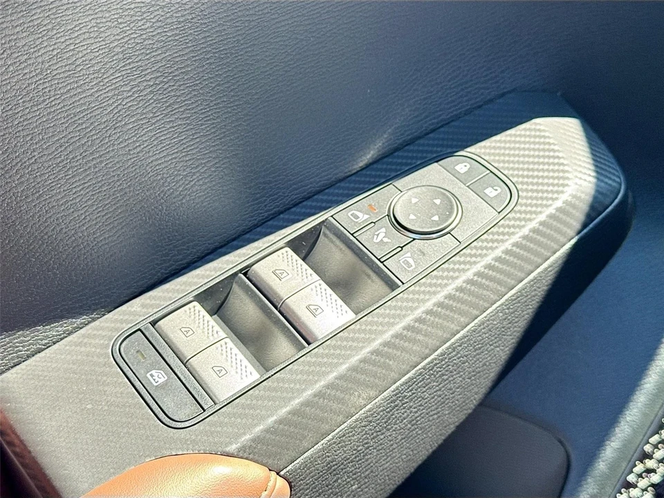 2025 Mitsubishi Outlander - Image 18 of 21