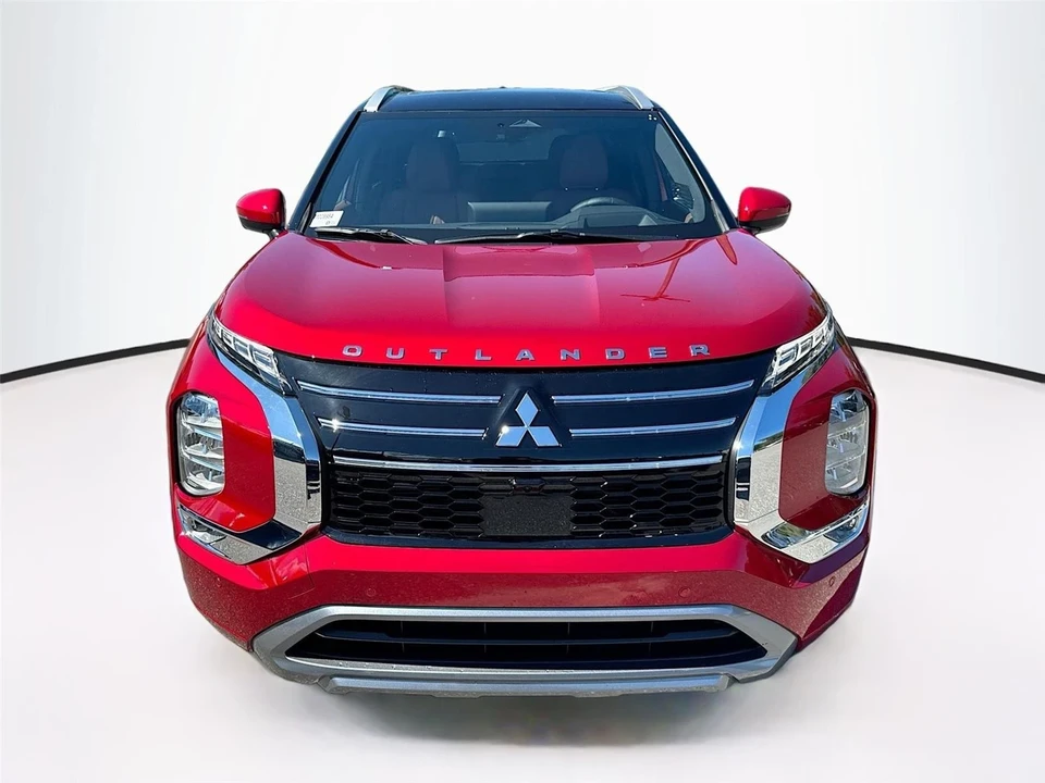 2025 Mitsubishi Outlander - Image 2 of 21